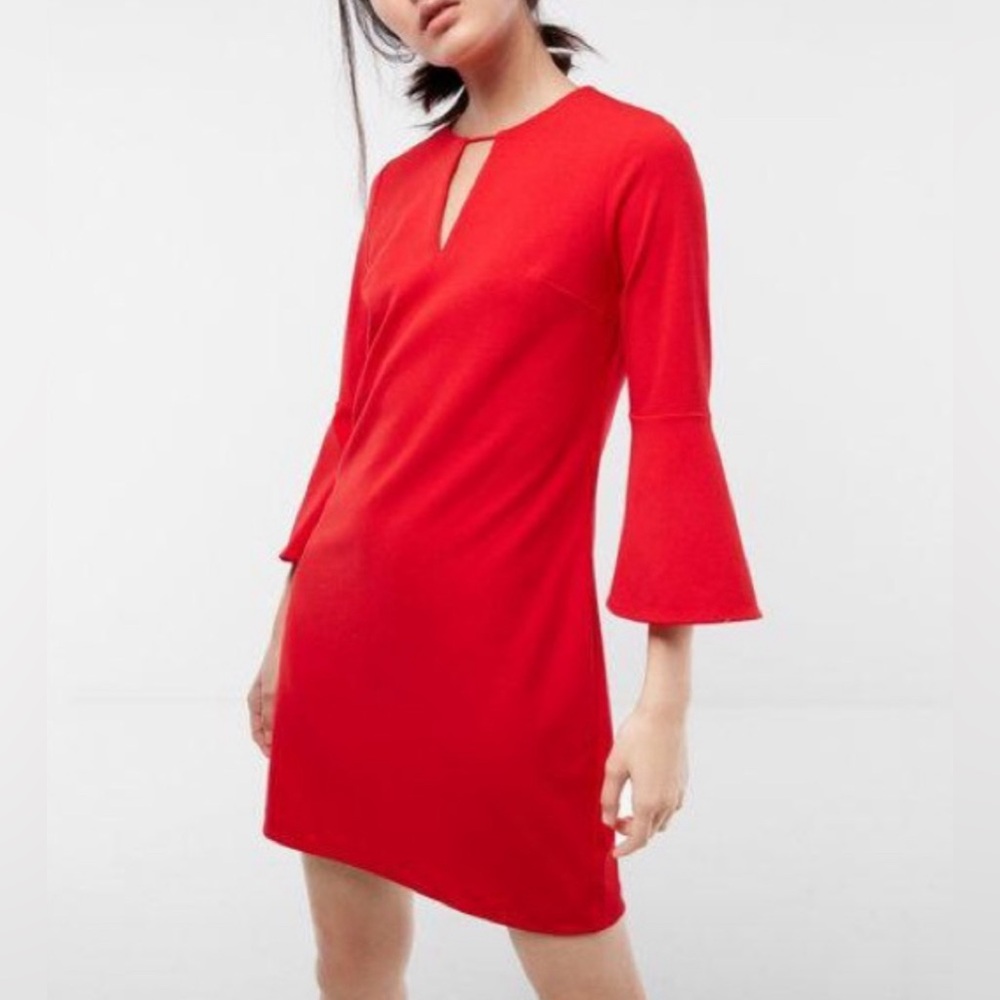 Express NWOT Red 3/4 Bell Sleeve Keyhole Classy Elegant Shift Dress Medium M